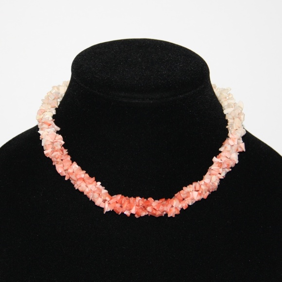 Vintage Jewelry - Stunning vintage coral and cream necklace